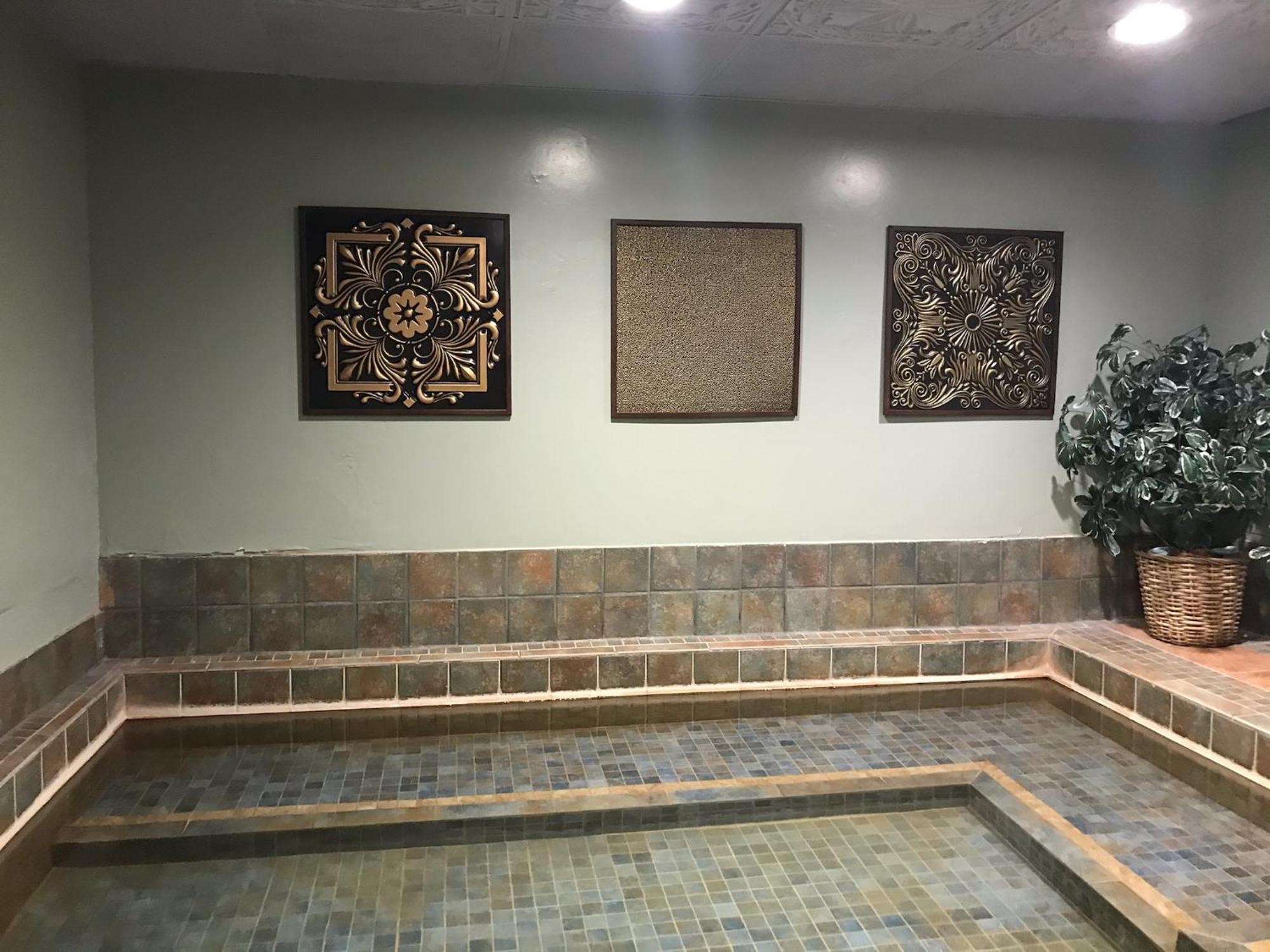 Riverside Hot Springs & - Adults Only Inn