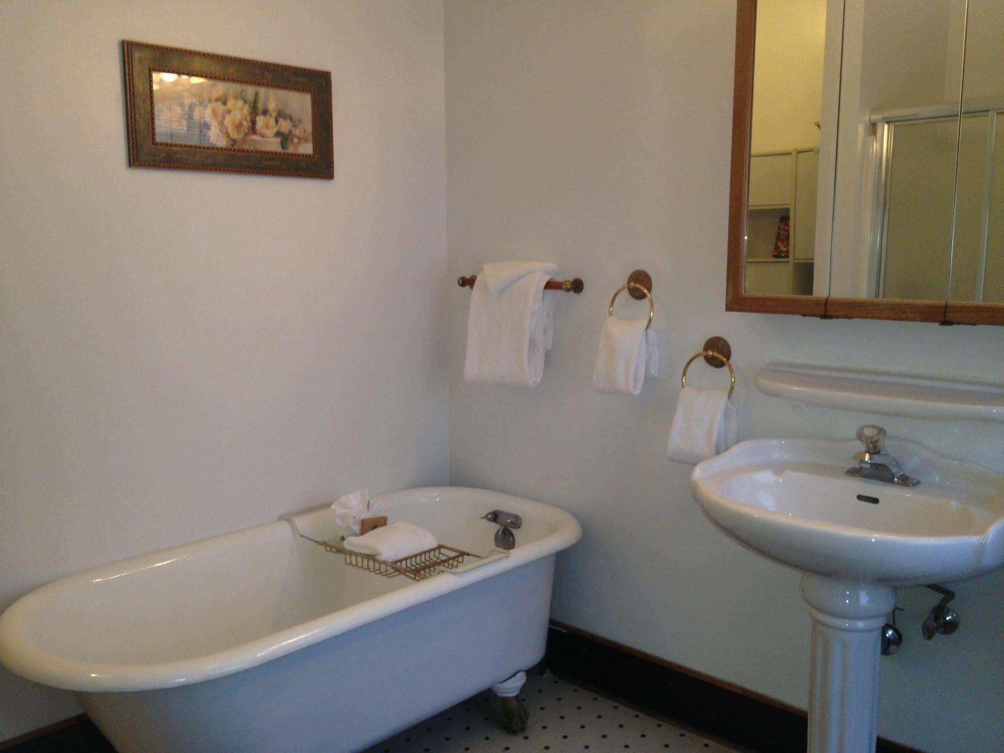 Riverside Hot Springs & - Adults Only 3* Lava Hot Springs